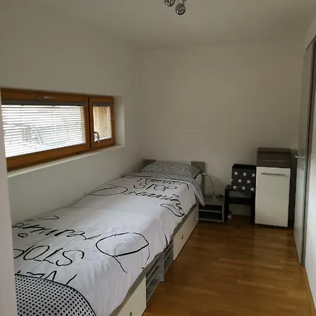 Apartma Lucijana דירה