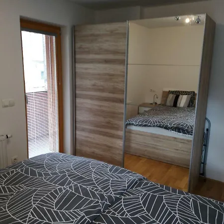 Apartma Lucijana דירה *