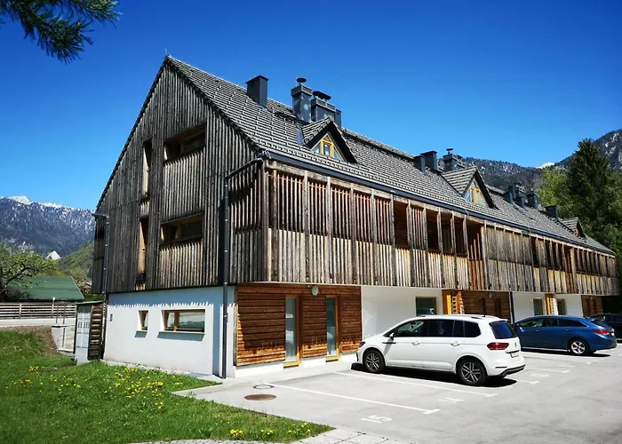 Apartma Lucijana דירה *